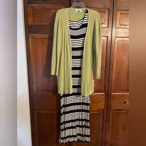 7 pieces: 3 maxi dresses Sz L/XL, 3 Maxi Skirts Sz L, 1 cardigan